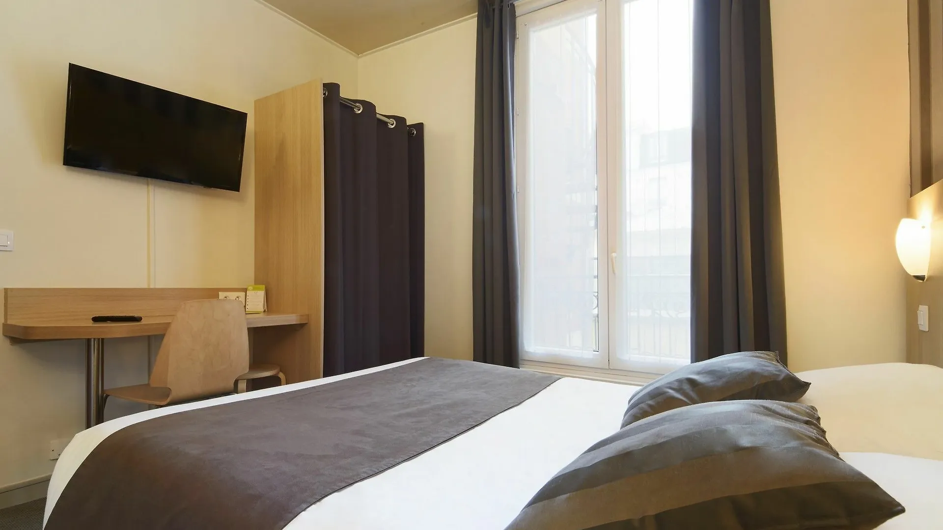 Hotel Paris Villette 3*,