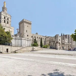 modest-holiday-home-in-avignon-next-to-the-city-centre.fr-provencehotel.com/