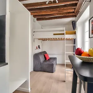 Appartement Lovely Mezzanine In The Heart Of 3m, Paris