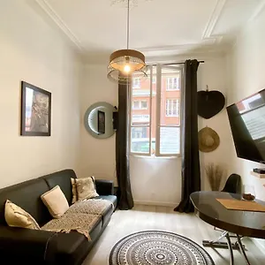 Arc De Triomphe-carnot Luxury & Design Apartment